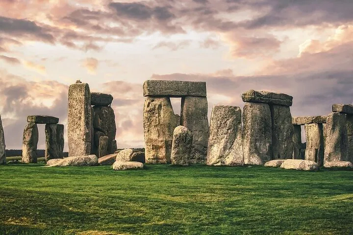 Uncover Ancient Wonders: Private Stonehenge & Bath Tour from London
