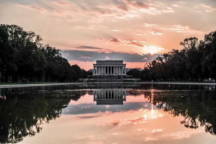 Discover DC's Treasures: A Personalized Half-Day Tour