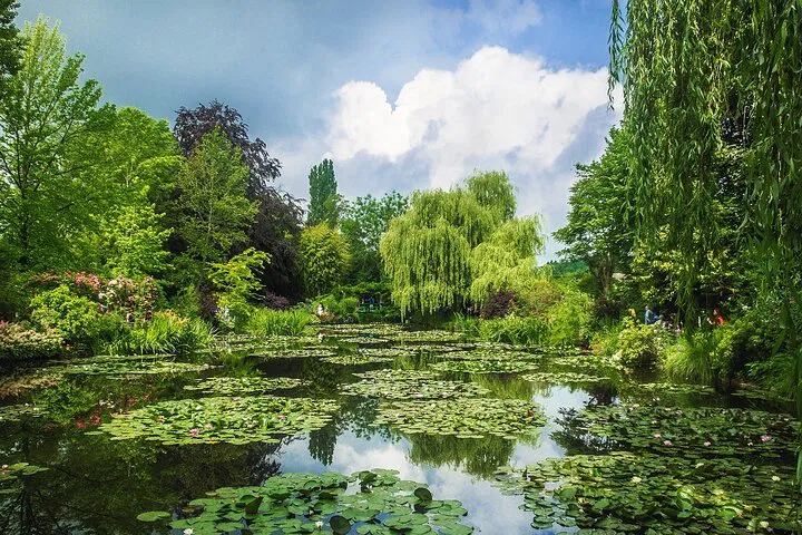 Giverny Private Day Trip from Paris by Local Driver