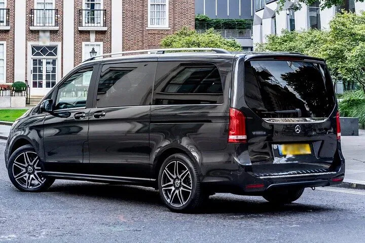 Sustainable Luxury: Cambridge Airport Transfer with Carbon Offset