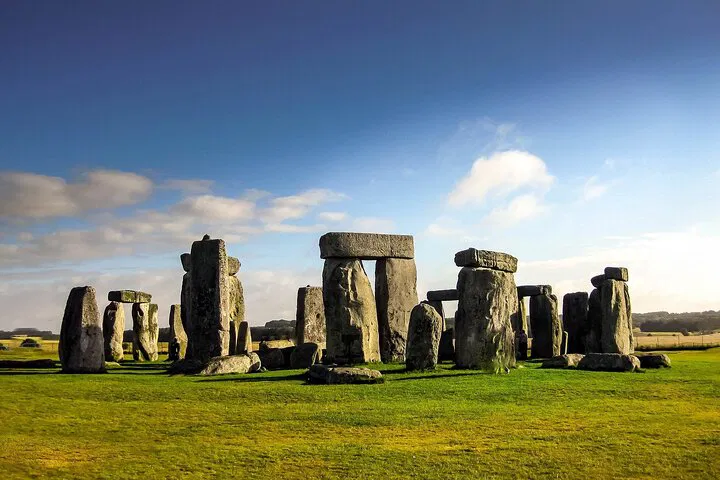 Uncover Royal History & Ancient Mysteries: Windsor, Stonehenge & Bath Day Trip