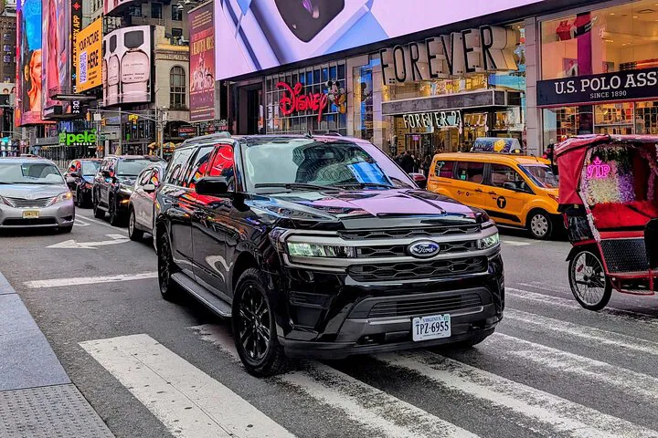 NYC Private Tour: Explore the Big Apple in Style & Comfort!