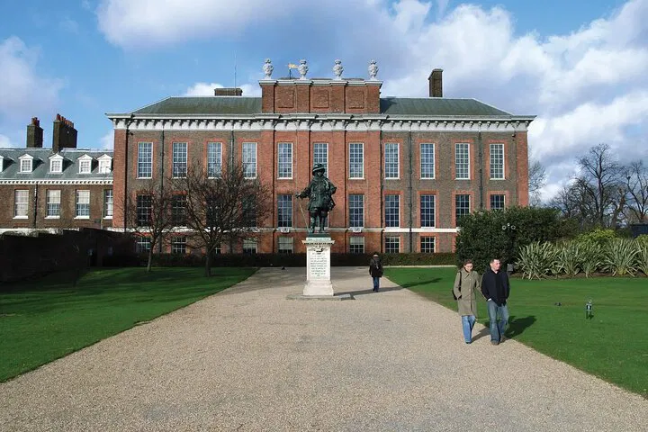 Discover Royal Secrets: Kensington Palace Guided Walk