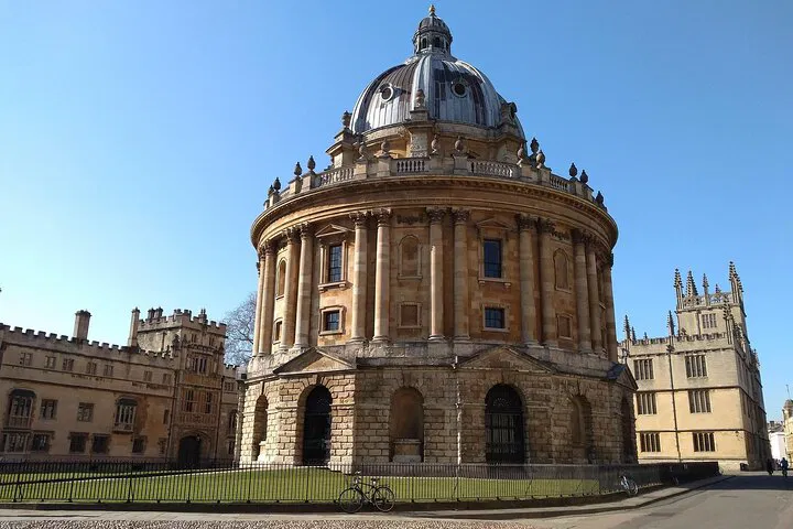 Unlock Oxford's Secrets: Exclusive Guided Tour with Expert Insiders!
