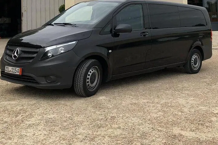 Luxury Private Transfer: Paris to Epernay in Comfort
