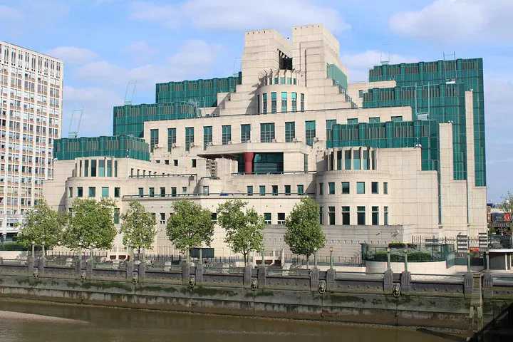 Uncover London's Secrets: The Ultimate James Bond Film Location Tour