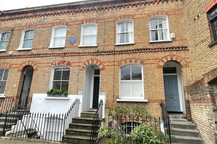 Walk in the Footsteps of a Legend: The Charlie Chaplin London Experience
