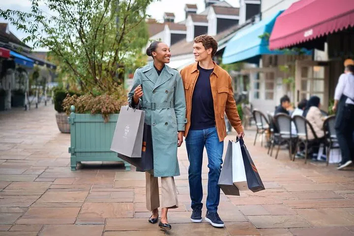 Bicester Village: Luxury Shopping Day with Chauffeur
