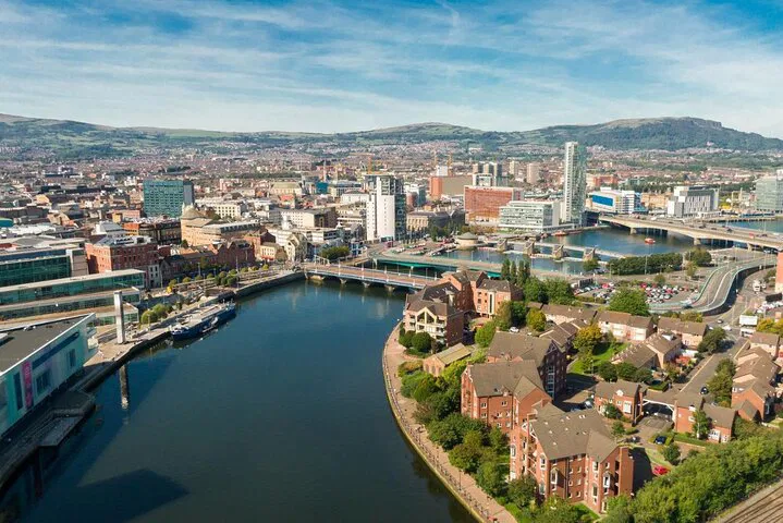 Seamless Ireland Transfers: Belfast-Dublin Private Taxi Experience