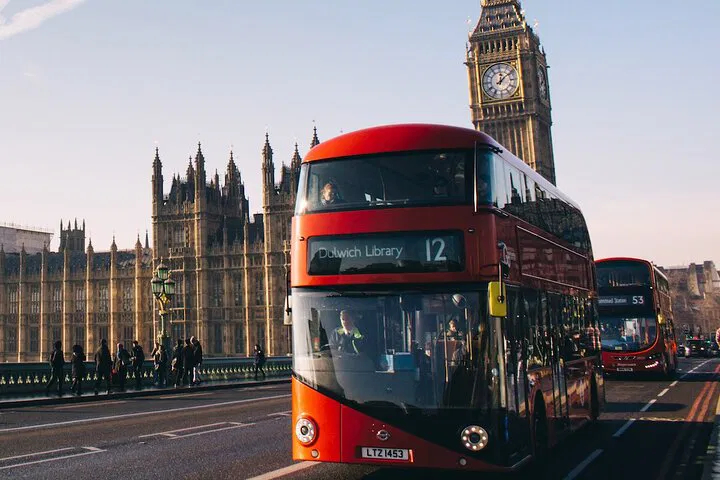 Uncover London's Treasures: A Whirlwind Walking Tour