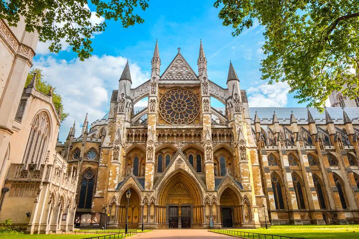 Uncover London's Sacred Spaces: A Private Church Walking Tour