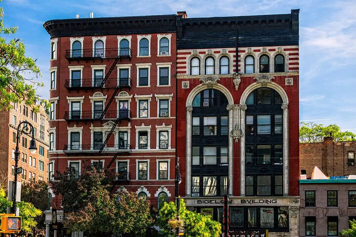 Solve a Murder: Immersive Manhattan Scavenger Hunt Adventure