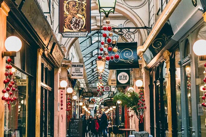 Paris Secret Passages: Guided Historical Walking Tour