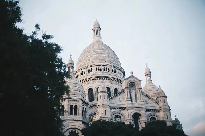 Discover Paris: Private Marais & Montmartre Tour with Airport Pickup