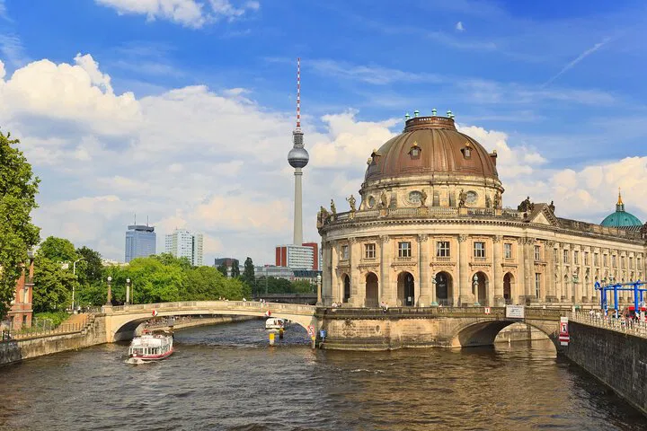 Unravel Berlin's WWII Secrets: A Smartphone Adventure
