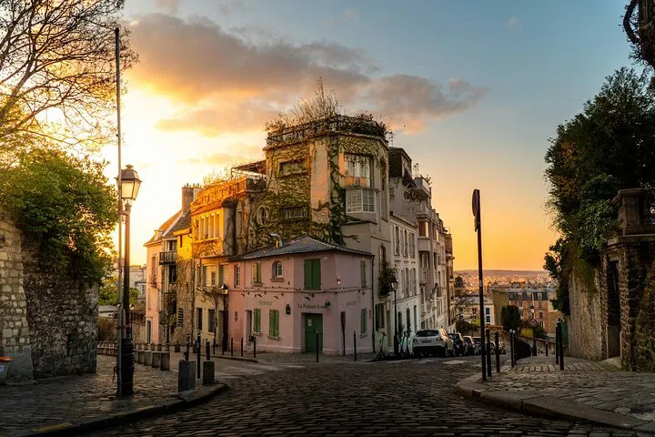 Montmartre Artist Village Walking Tour: Paris Views