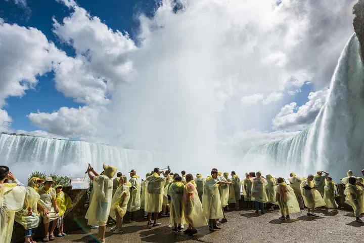 Niagara Falls Day Trip: Toronto to Canadian Side!