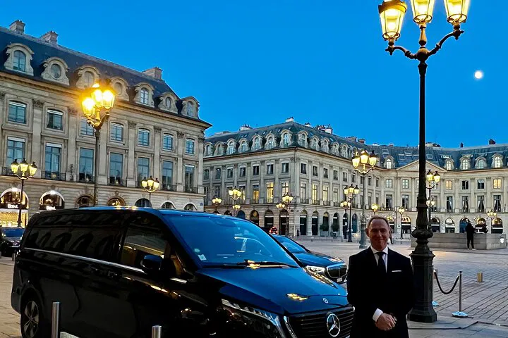 Luxury Paris to Amsterdam Transfer: Arrive in Style!
