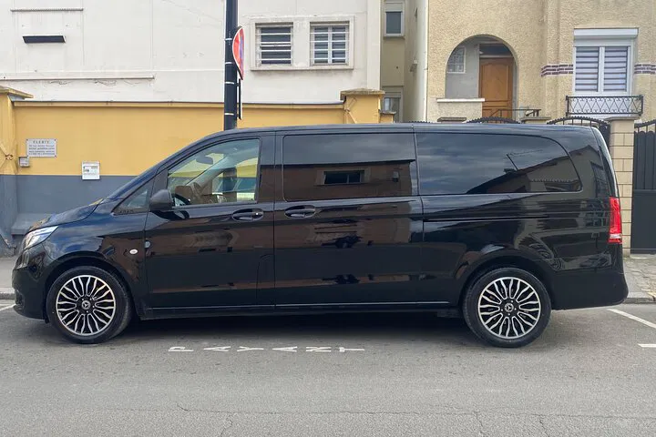 Seamless Paris Airport Transfers: Disneyland Adventure Awaits!