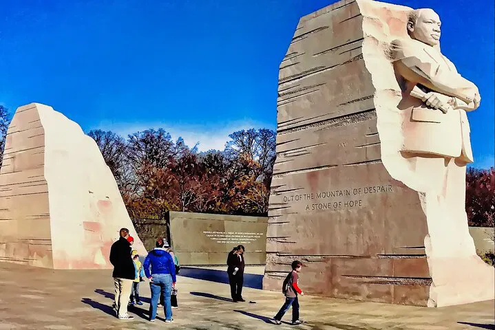 Reflective Remembrance: A Moving Memorial Tour in Washington, D.C.