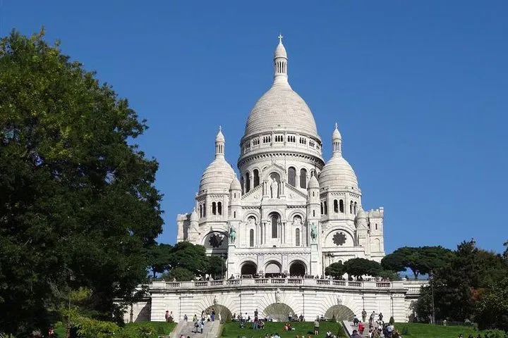 Montmartre Paris Tour: German Guide, See Moulin Rouge