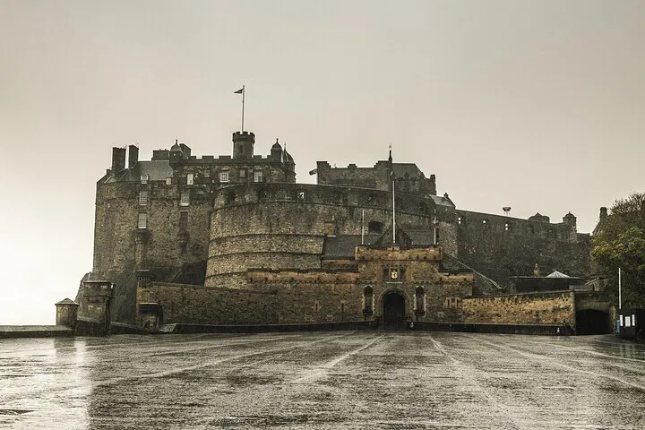Edinburgh Airport: 1-Hour City Highlights Arrival Tour