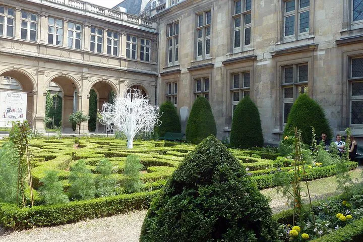 Savor Le Marais: Food & Wine Tasting Walking Tour