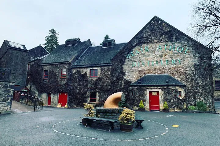 Unveiling Scotland's Liquid Gold: A Luxurious Whisky Lover's Highland Adventure