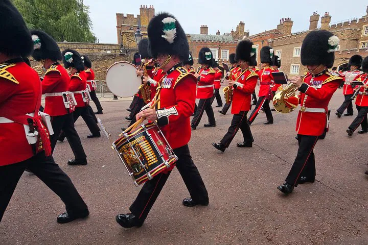 Changing of the Guard: Royal London Tour with Expert