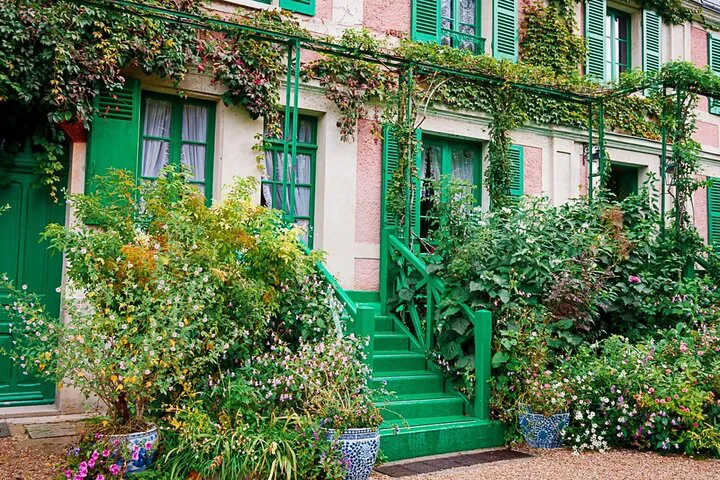 Giverny & Versailles Private Tour: Art, Gardens & Palace