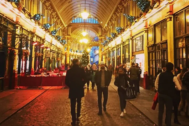 Dickens' Christmas Carol Walk: London Festive Tour