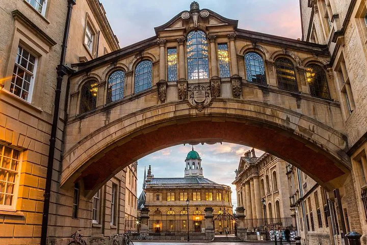 Stress-Free Heathrow to Oxford Taxi for Students