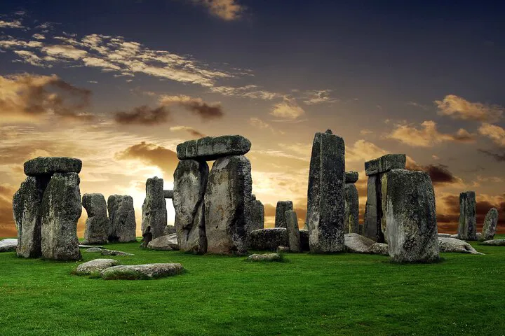 Stonehenge, Salisbury & Magna Carta: Private Day Trip