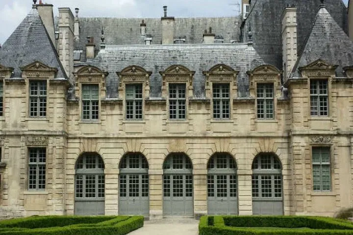 Paris in a Day: Unveiling Iconic Landmarks on an 8-Hour City Tour