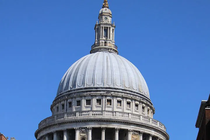 Uncover London's Secrets: A Personalized Walking Adventure