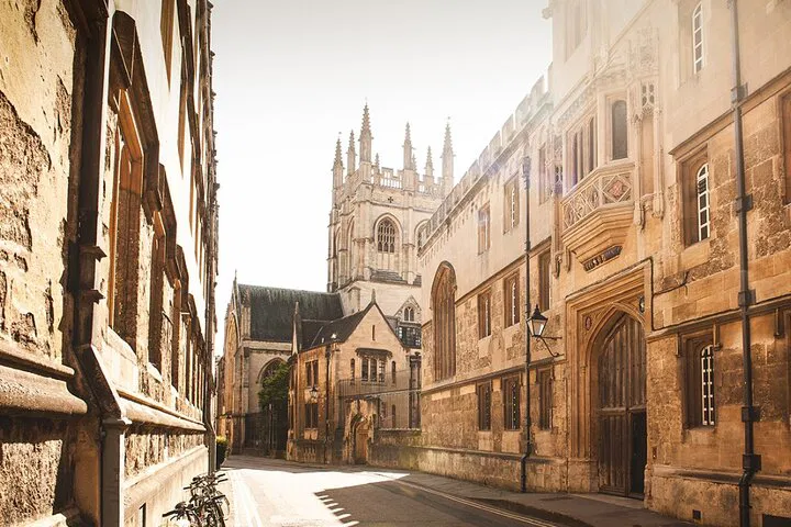 Explore History: 2-Day Cotswolds, Oxford & Stratford Adventure from Bristol