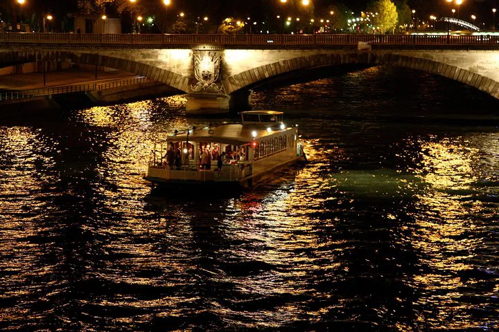 Romantic Seine Dinner Cruise for Valentine's Day
