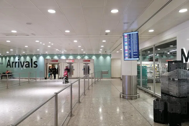 Effortless Devon Arrival: Private Heathrow Transfer in Luxury