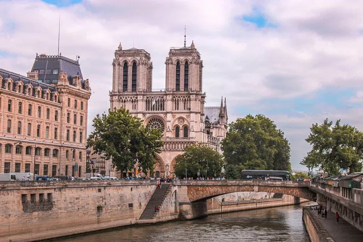 Notre Dame Tour: Reserved Access & Expert Insights