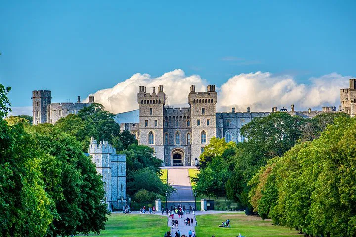 Discover Windsor Castle: A Luxurious Private Tour from Southampton