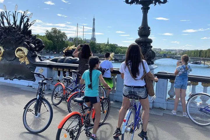 Bike Paris's Best: Family-Friendly Guided Tour