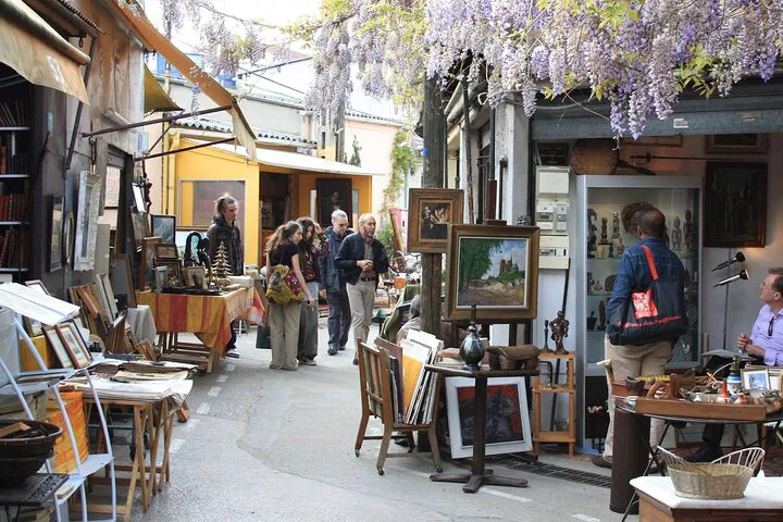 Les Puces Private Tour: Find Paris Treasures