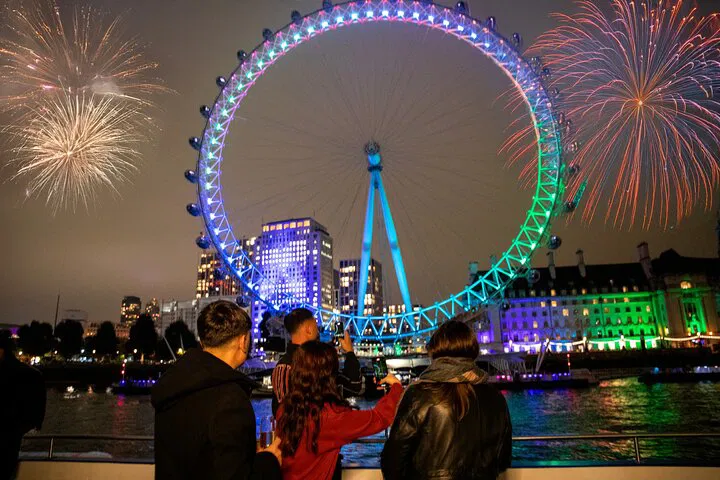 Ring in the New Year: Thames River Galaxy Cruise Celebration!