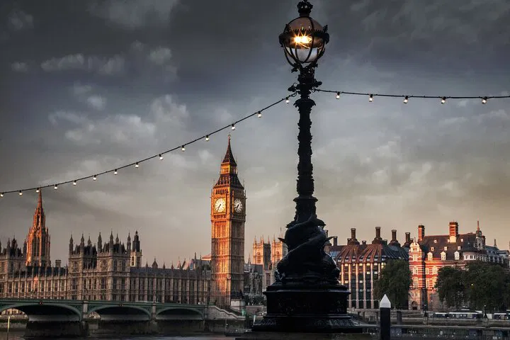 Uncover London's Gruesome Secrets: A Chilling Walking Tour