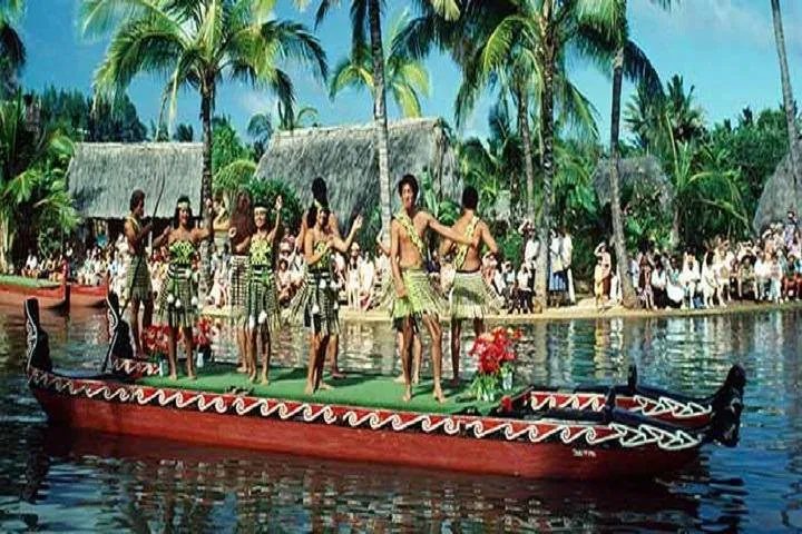 Oahu's Top Attractions: A Pearl Harbor & Island Day Trip from Maui