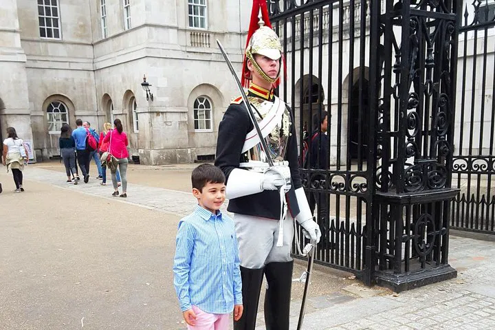 London Family Adventure: Kid-Friendly Tour of Iconic Sites!