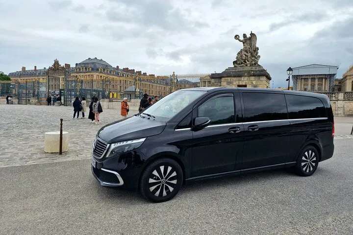 Luxury Versailles: Stress-Free Round-Trip from Paris