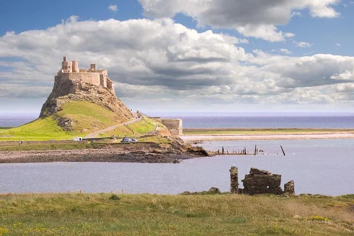 Edinburgh Day Trip: Holy Island & Alnwick Castle