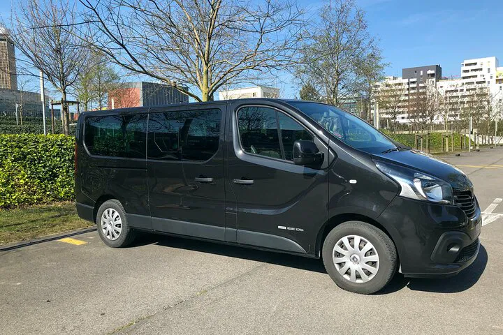 Stress-Free Paris Airport Transfers: Disneyland & Parc Asterix Adventure Awaits!