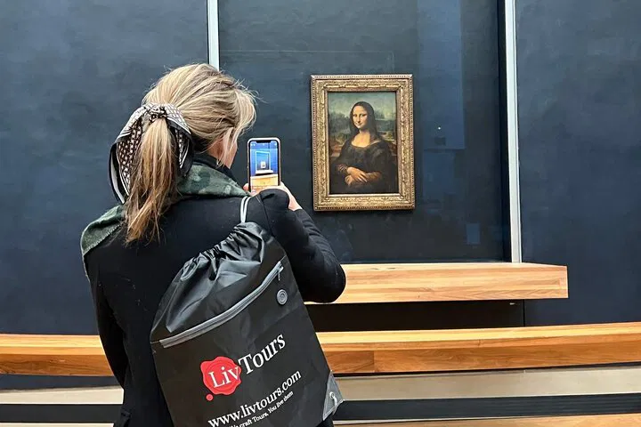 Louvre: Intimate Mona Lisa Viewing (Max 6 People)